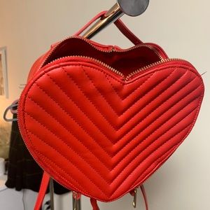 Heart-shaped handbag